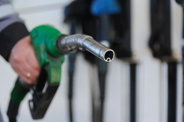 До каких пор в России будет дорожать бензин