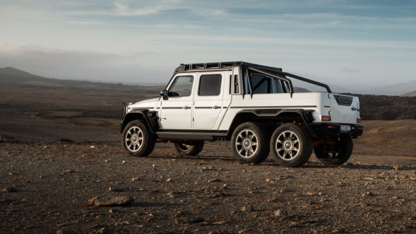 Brabus представил два огромных шестиколесных пикапа мощностью 800 и 900 л.с.