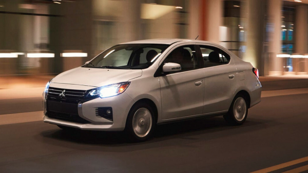 В Россию привезли новые японские седаны по цене LADA Vesta NG