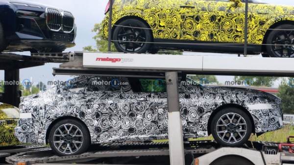 Компания BMW тестирует прототип BMW 2 серии Gran Coupe следующего поколения 