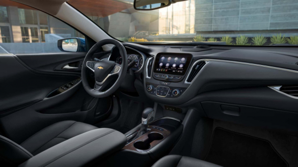 Огромные продажи Chevy Malibu и Toyota Camry показывают популярность седанов