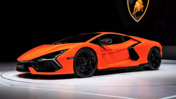 Суперкар Lamborghini Revuelto распродан до конца 2025 года