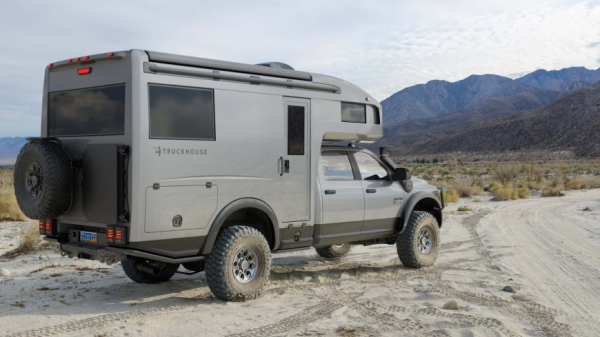 TruckHouse BCR Camper &mdash; крошечный дом из углеродного волокна на 40-дюймовых колесах
