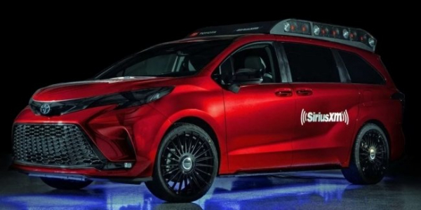 Мінівен Toyota Sienna перетворили на пересувний діджейський пульт Мінівен Toyota Sienna перетворили на пересувний діджейський пульт