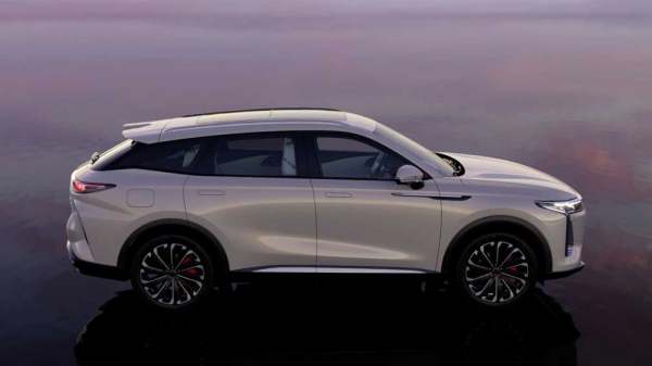 В России может появиться более доступная версия купе-кроссовера Exeed RX