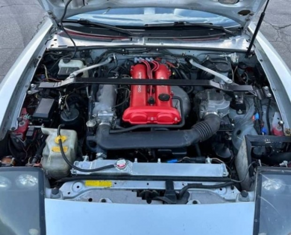 На продаж виставили Mazda Miata з кузовом від Aston Martin