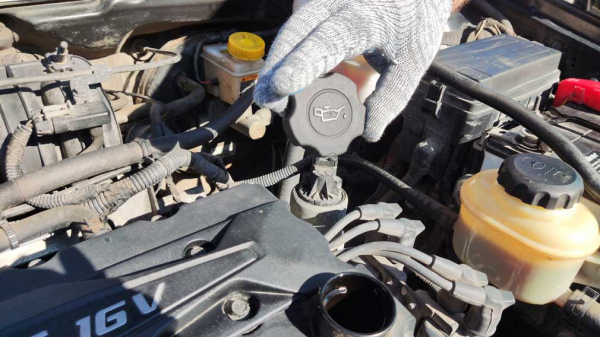 Почему в двигатель обычного авто лучше не заливать масло 10W50 или 20W60