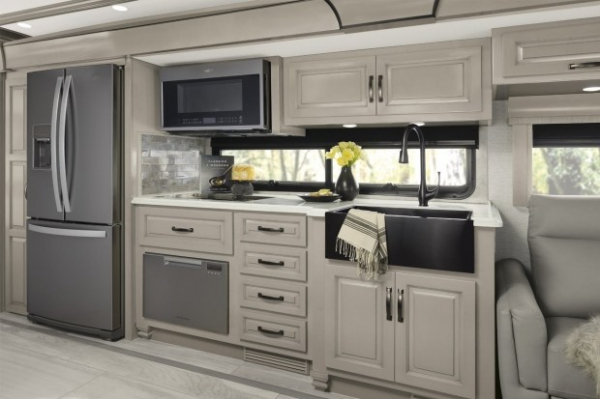 У США представили розкішний будинок на колесах з дизайнерським &laquo;ремонтом&raquo;