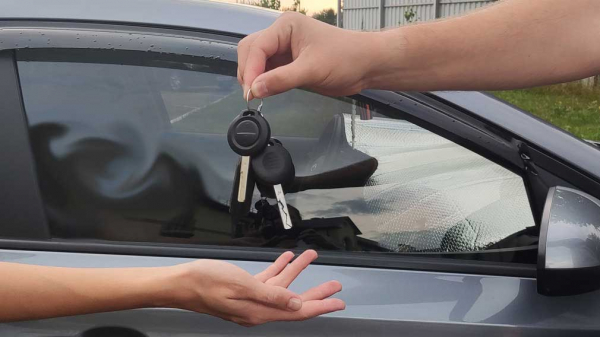 Как обезопасить себя от покупки автомобиля в залоге: советы эксперта