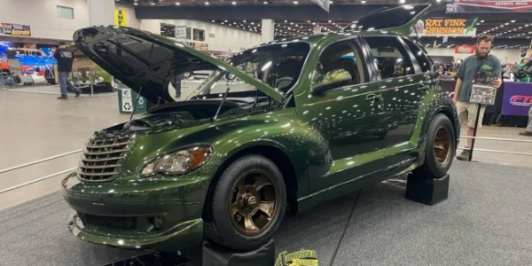 Старий Chrysler PT Cruiser перетворили на потужний спорткар