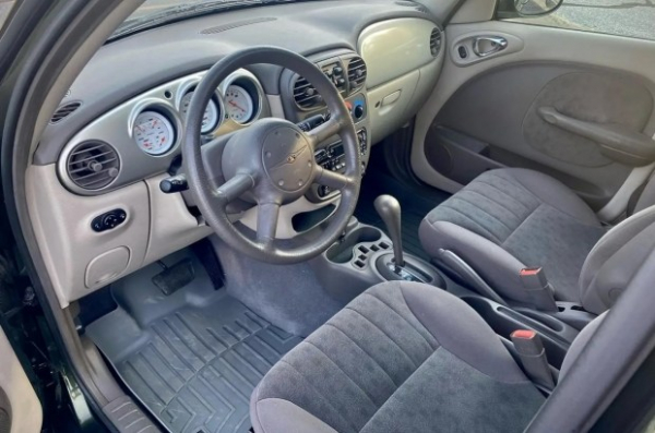 Старий Chrysler PT Cruiser перетворили на потужний спорткар