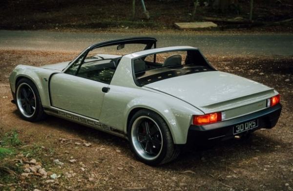 Представлено 400-сильний рестомод культового спорткара Porsche
