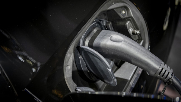 Переоборудование подержанных автомобилей в электрокары в России узаконят