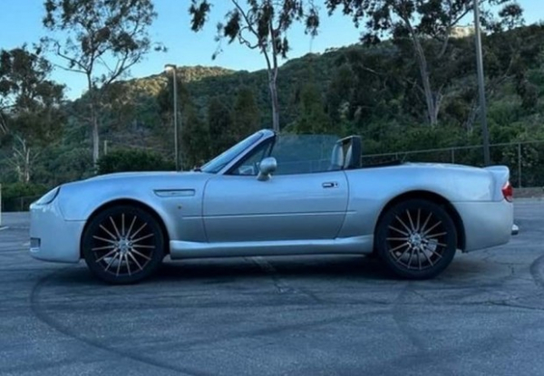 На продаж виставили Mazda Miata з кузовом від Aston Martin