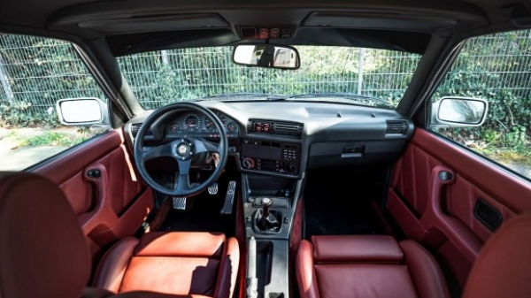 Культовий BMW M3 80-х перетворили на 405-сильний спорткар