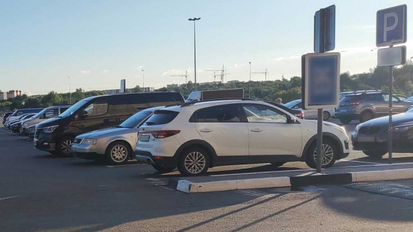 Какими поломками грозит парковка машины на бордюре