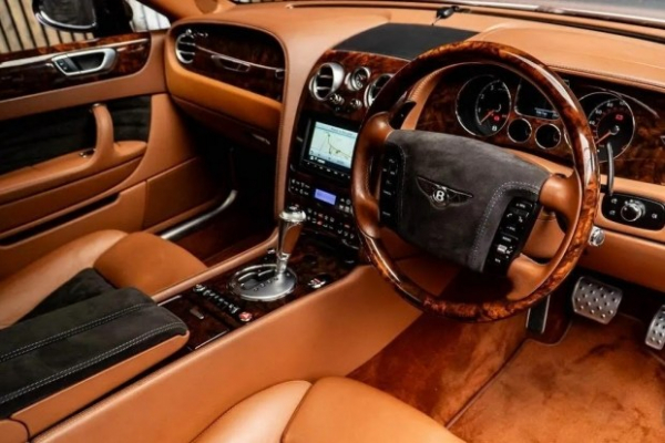 Унікальний пікап Bentley виставили на продаж