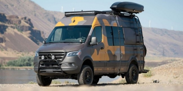Mercedes Sprinter перетворили на автобудинок для любителів активного відпочинку