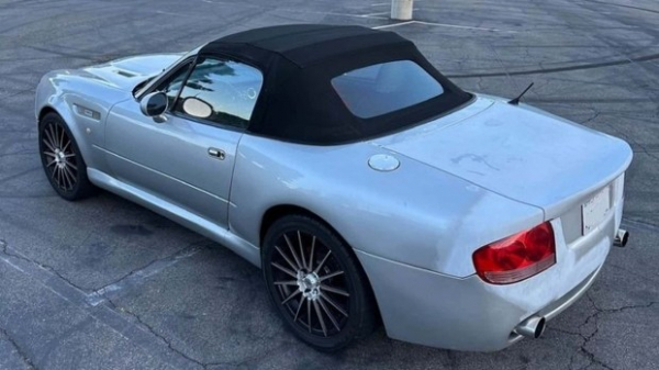 На продаж виставили Mazda Miata з кузовом від Aston Martin