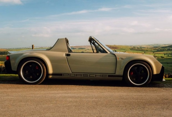 Представлено 400-сильний рестомод культового спорткара Porsche