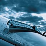 Дворники примерзают к стеклу: как решить проблему