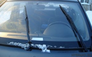 Дворники примерзают к стеклу: как решить проблему