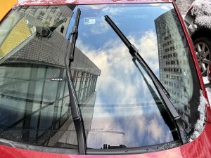 Дворники примерзают к стеклу: как решить проблему