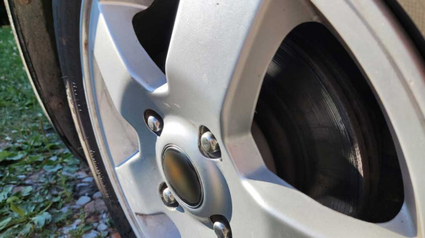 Почему замену тормозных дисков лучше не проводить осенью и зимой Почему замену тормозных дисков лучше не проводить осенью и зимой