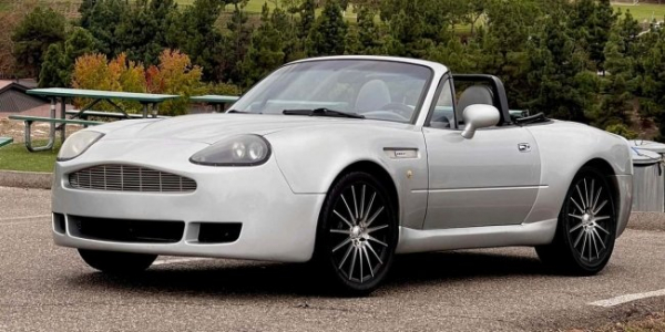 На продаж виставили Mazda Miata з кузовом від Aston Martin