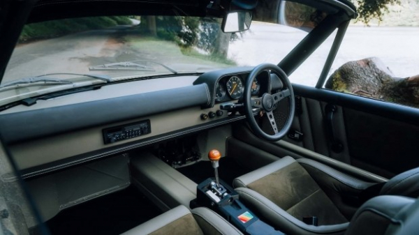 Представлено 400-сильний рестомод культового спорткара Porsche