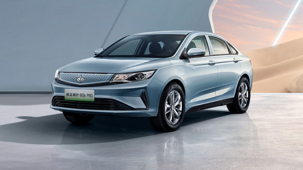 Livan готовится к продажам в России нового седана S6 Pro и кроссовера X6 Pro