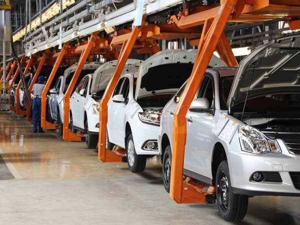 Мантуров запускает &laquo;новые&raquo; автозаводы, китайцы &mdash; странные модели, а страховщики &mdash; судебные тяжбы с водителями: итоги недели