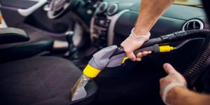 Неприятный запах в салоне автомобиля: причины и способы устранения