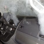 Неприятный запах в салоне автомобиля: причины и способы устранения