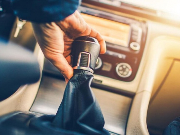 Почему сцепление &laquo;схватывает&raquo; в самом конце хода педали