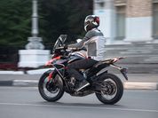 Среднеразмерный Adventure: мотоцикл для любителей свободы и приключений Среднеразмерный Adventure: мотоцикл для любителей свободы и приключений