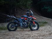 Среднеразмерный Adventure: мотоцикл для любителей свободы и приключений Среднеразмерный Adventure: мотоцикл для любителей свободы и приключений