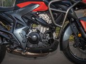 Среднеразмерный Adventure: мотоцикл для любителей свободы и приключений Среднеразмерный Adventure: мотоцикл для любителей свободы и приключений