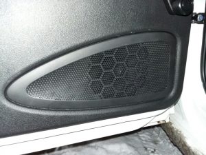 Установка динамиков в задние двери Лада Гранта