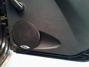 Установка динамиков в задние двери Лада Гранта