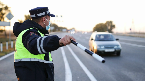 Водителю приходят штрафы из-за подтертой буквы номера на другом автомобиле