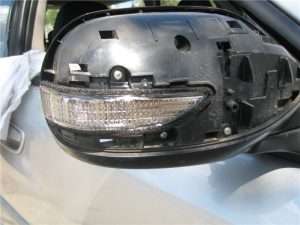 Замена зеркала бокового вида и ремонт бокового зеркала