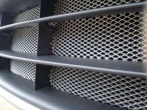 Защитная сетка радиатора: стоит ли устанавливать на машину