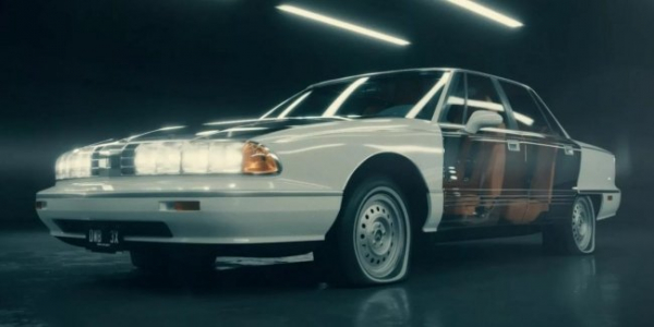 У США показали незвичайний автомобіль з оригінальним кермом та прозорими дверима