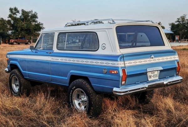 Знаменитий позашляховик Jeep Cherokee 1975 року повернули у виробництво Знаменитий позашляховик Jeep Cherokee 1975 року повернули у виробництво