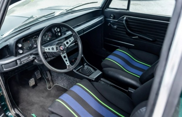 Manhart допрацював раритетний спорткар BMW 2002 tii