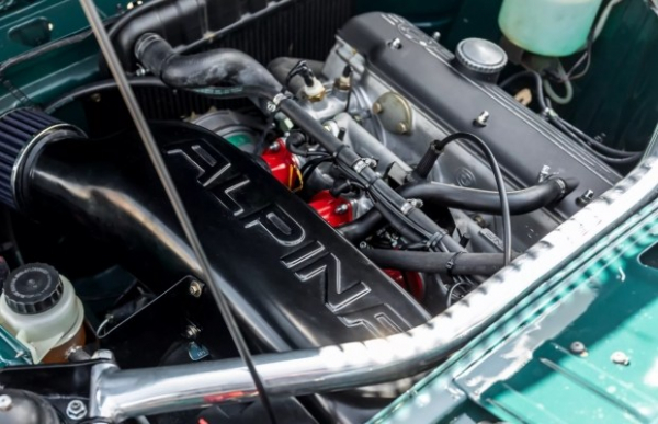 Manhart допрацював раритетний спорткар BMW 2002 tii