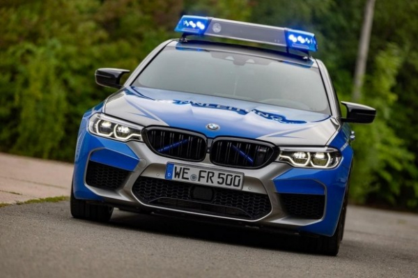 BMW M5 перетворили на поліцейський автомобіль