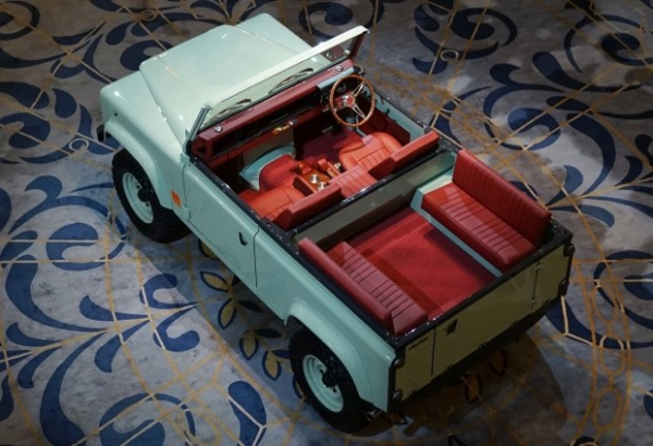 Культовий Land Rover Defender отримав особливу версію