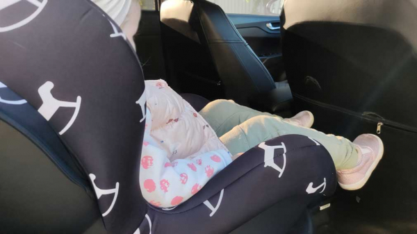 Названо самое безопасное место в машине для ребенка